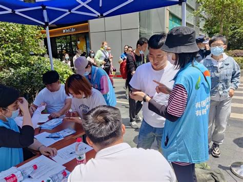 打浦桥街道：当接种车邂逅日月光，“针”不错！澎湃号·政务澎湃新闻 The Paper