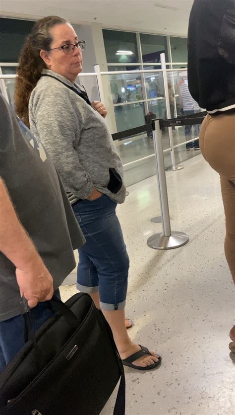 Light Skin Shorty With UNBELIEVABLE ASS Videos Spandex Leggings Yoga Pants Forum