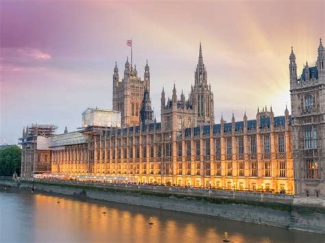discover  palace  westminster  symbol  democracy