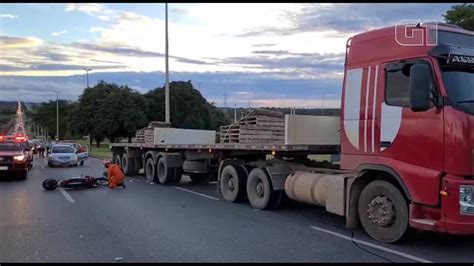 V Deo Acidente Envolvendo Carreta E Motocicleta Deixa Uma Pessoa Morta