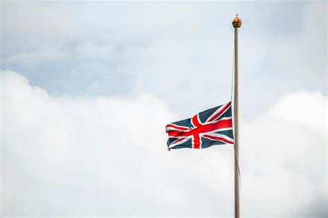What Are the Best Low-Risk Investments in the UK?
