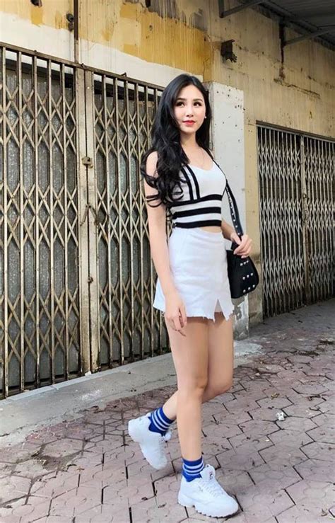 Hot girl Đặng Ngân hạnh phúc nhất dàn hot girl nóng cùng World Cup
