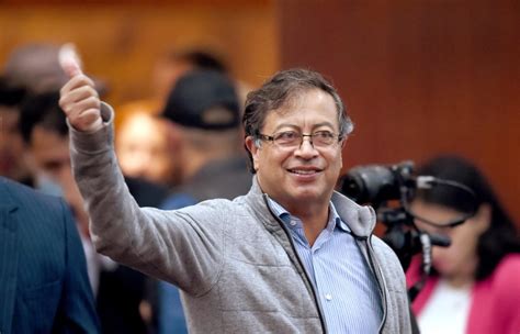 Candidato De Izquierda Gustavo Petro Se Perfila Favorito Para Las