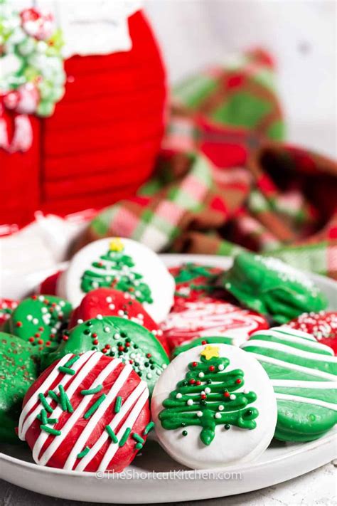 Christmas Dipped Oreos Fun Holiday Treat The Shortcut Kitchen