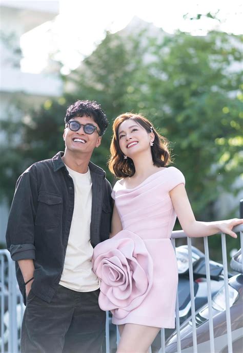 Diễn viên Lan Phương tung ảnh bikini khoe body cực ngọt bên chồng Tây