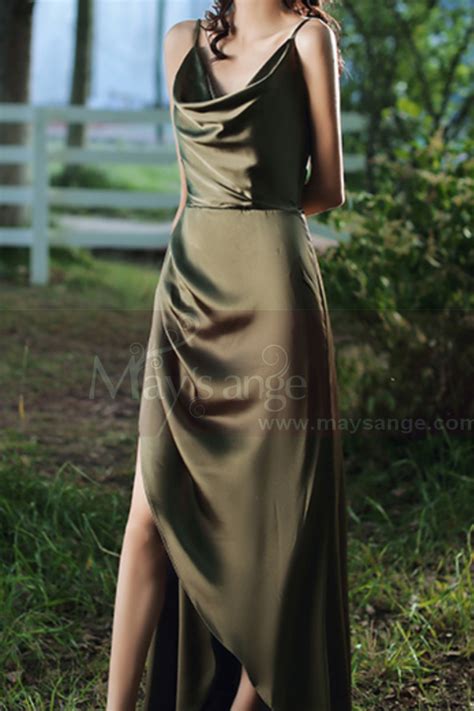 Robe Longue Satin Verte Décolleté Bénitier Avec Fente Ref L1204