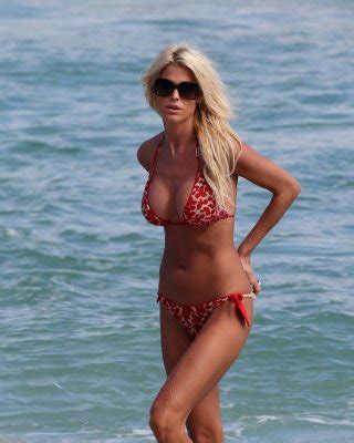 Victoria Silvstedt Busty Wearing Skimpy Clover Print Bikini At The Beach In Miam Porn Pictures