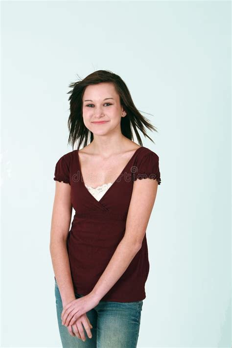 Cheveu De Soufflement De Fille De Brunette De L Adolescence Photo Stock Image Du Heureux