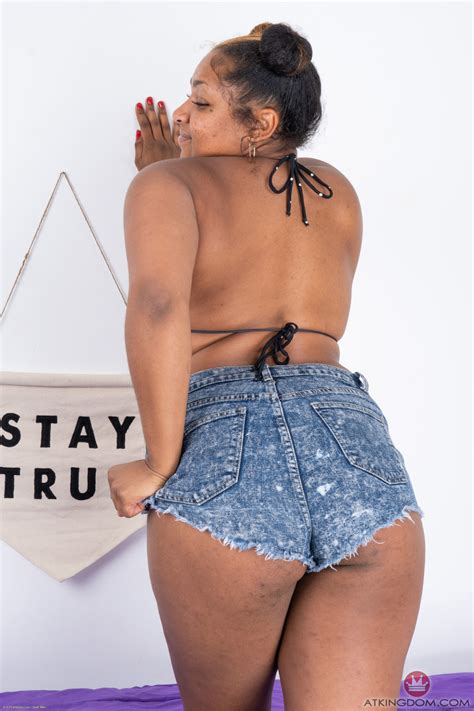 Chubby Ebony Babe Daisy Shows Her Hairy Pussy While Flaunting Her Big Ass CoedCherry