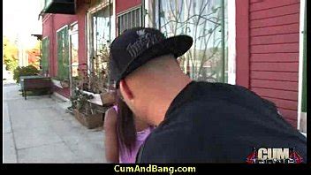 Black Ho Suce Des Bites Blanches Dans Une Pipe En Groupe XVIDEOS