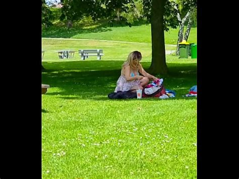 En Publico Milf Exhibicionista Captada Por La C Mara Enormes Tetas En Un Microkini Xnxx
