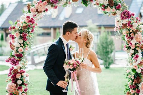 how much to tip florist for wedding