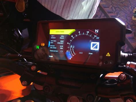 Xe naked bike giá rẻ KTM Duke có thêm màu sơn mới