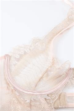 Nude blonder skulderløs helterneck bodysuit