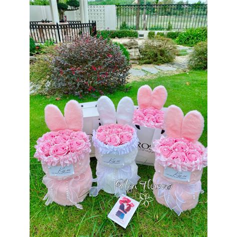 Bó Hoa Tai Thỏ Hot Trend Tặng Kèm Thiệp Túi Xách Shopee Việt Nam