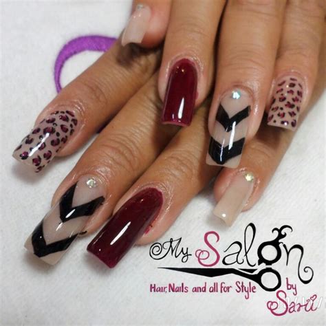 Uñas acrílicas Esculturales Punta cuadrada Nude beige Animal Print leopardo rojo vino