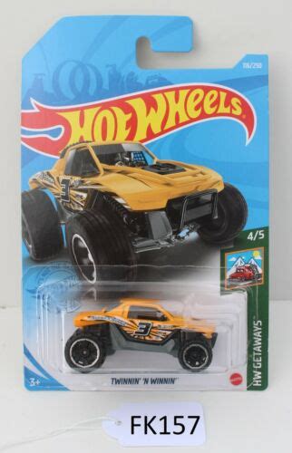 Hot Wheels Getaways Twinnin N Winnin Yellow FNQHotwheels FK
