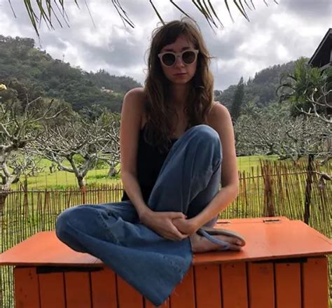 Lauren Lapkus Sexy And Hot Bikini Pictures Livinlavidalowcarb