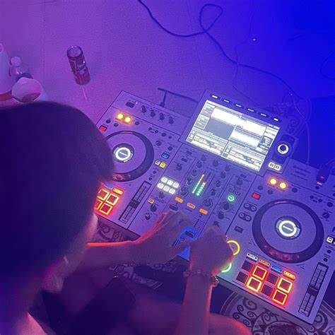 Stream VIETMIX HOT TIKTOK MINH DUC CU TIEN mp by DJ MINH ĐỨC Listen online for