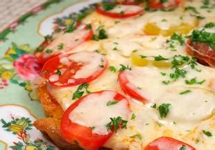 Рецепта за печен хляб с яйца, домати и кашкавал - кулинарно.бг