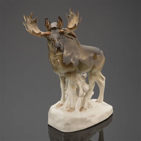 Статуэтка "Лось", скульптор Б.Я. Воробьев, фарфор, роспись ...