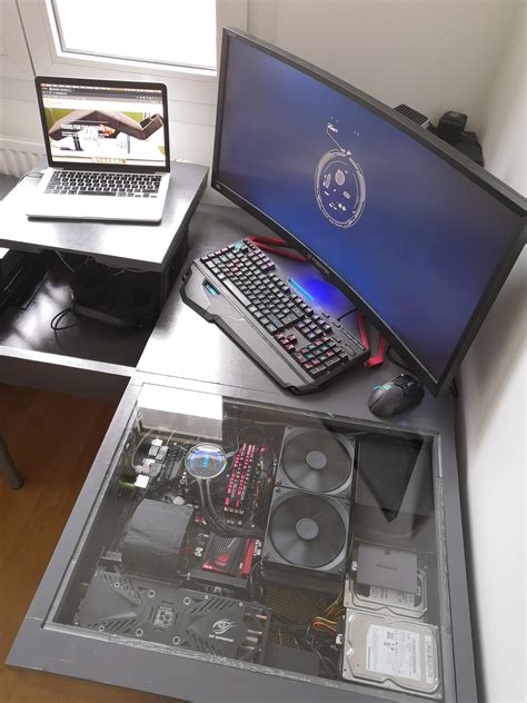Custom build with a lot of NZXT components in there : NZXT