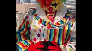 Gibby The Clown Recibe Una Mamada En La Noria XVIDEOS