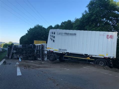 Umgekippter Lastwagen B Ber Stunden Gesperrt