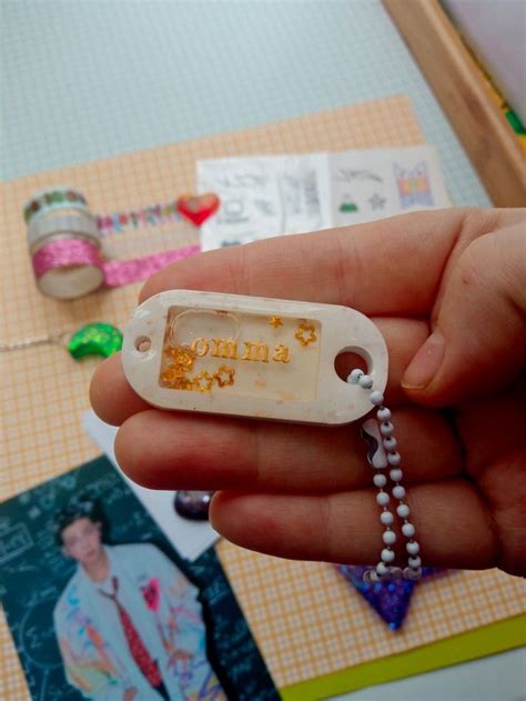 Epoxy resin shaker tag with liquid and glitter inside Именная бирка ...