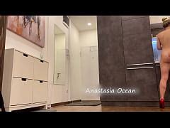 Pizza Delivery Guy Didn T Expect To See A Totally Naked Model In A House Xxx Mobile Porno