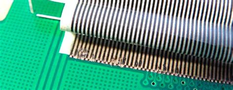 Как приклеить шлейф к дисплею брелка