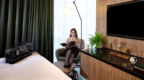 worlds  vegan hotel room    hilton london