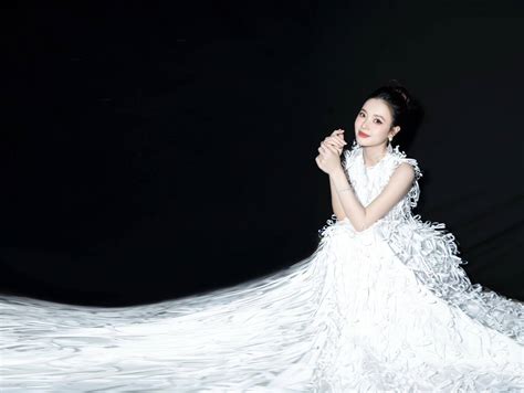 Dàn hot girl tuổi Tỵ tài sắc được dân mạng yêu thích suốt nhiều năm