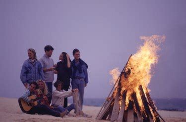 Traditional Bonfire Party Games | eHow