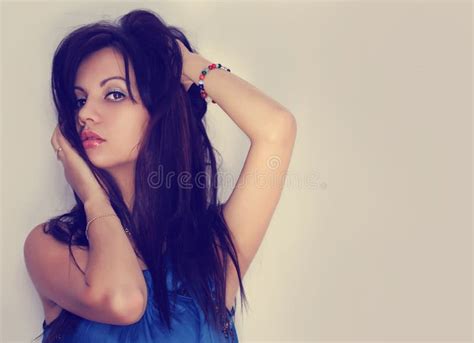 Manier Sexy Brunette Glamourmeisje Portret Van Mooie Jonge Vrouw Stock Afbeelding Image Of