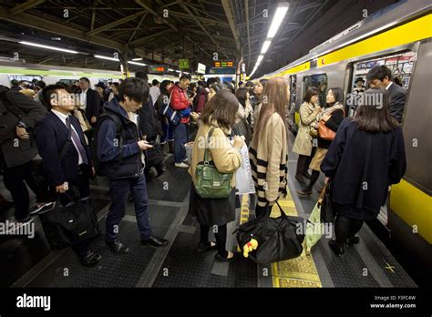 Crowd In The Tokyo Metro Tokyo Stock Photo 88234633 Alamy