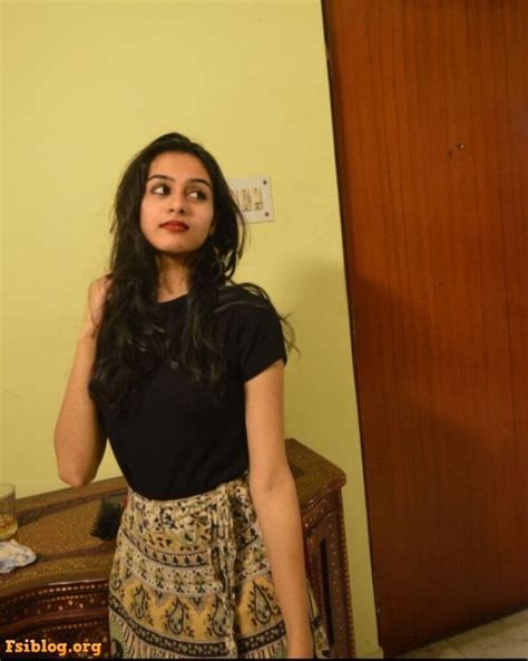 Hot Indian Girlfriend Show Boobs And Xxx Nudes Leaked FSI Blog