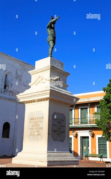 Estatua De Crist Bal Col N En La Plaza De San Jos Viejo San Juan