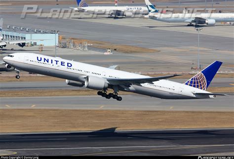 N2142U United Airlines Boeing 777 322ER Photo By Danny Long ID 808598