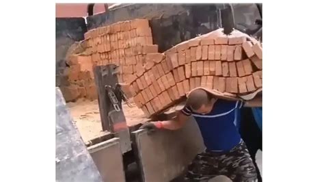 6 Aksi Kuli Bangunan Kerja Bak Latihan Nge Gym Pantas Saja Perutnya Six Pack Hot Liputan6