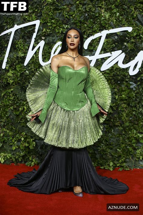 Munroe Bergdorf Sexy Seen Flaunting Her Hot Cleavage At The Fashion Awards In London AZNude