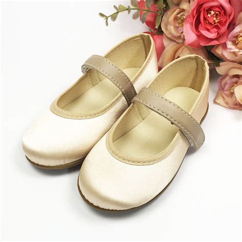 Sapatilha Nude Em Cetim Solado De Borracha Customizados