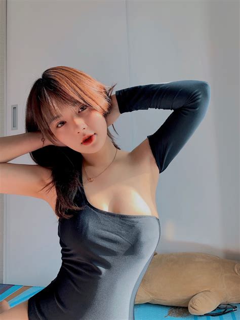 Cặp nữ siпɦ siпɦ ƌôi K hot rần rần ɱùa ⱪɦai ɠiảпɡ năɱ тɾước Nhan