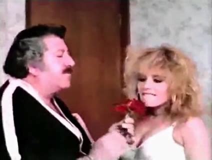 Naked Lorena Herrera In El P Jaro Con Suelas