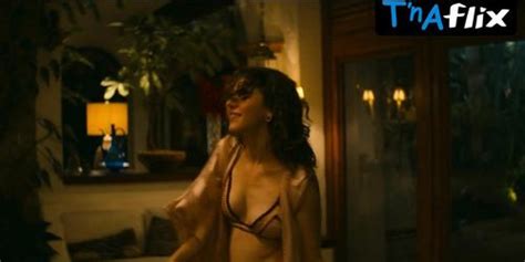 Tessa Ia Bikini Scene In Narcos Mexico Tnaflix