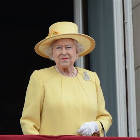 Bella Hadid Just Stripped Down To The Tiniest String Bikini Everher Body Is Unreal Shefinds