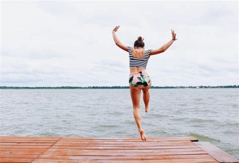 8 Hot Sexy Mary Kate Robertson Bikini Pics