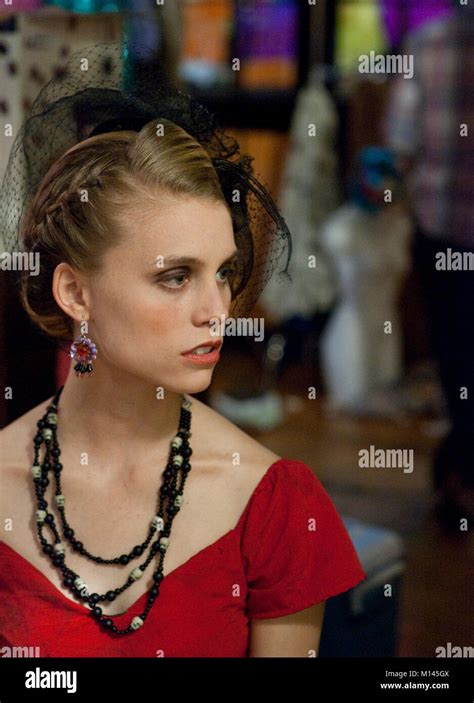 Femme blonde portant un voile Banque de photographies et dimages à haute résolution Alamy