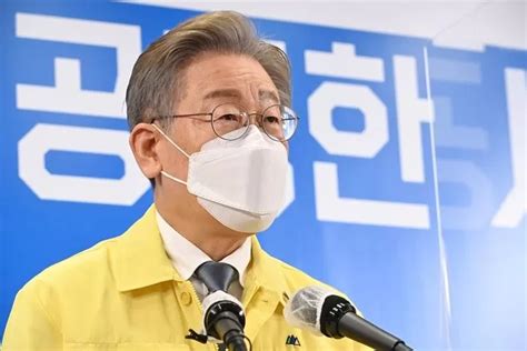 긴급 기자회견서 이재명 “4차 대유행 막지 못하면 ‘전면 봉쇄 불가피” 인사이트