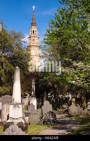 St. Philip's Episcopal Church Cemetery, Charleston, SC, USA Stock Photo - Alamy